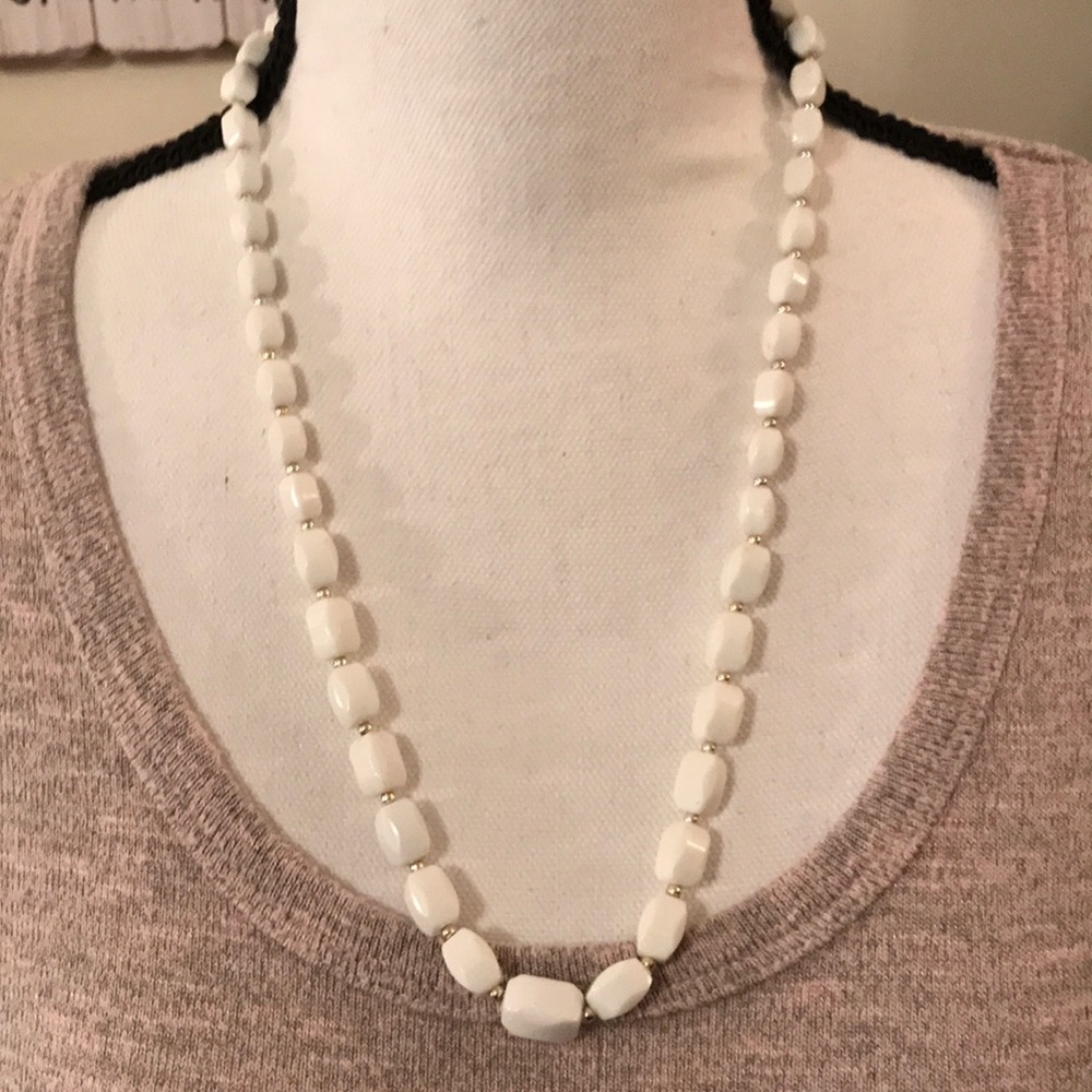 White and gold beaded necklace. Vintage?